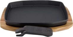 The Bastard Barbecue Grillplaat Sizzling Met Onderzetter Medium / Compact 33 X 22,8 X 4,2 Cm