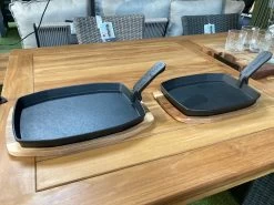 The Bastard Barbecue Grillplaat Sizzling Met Onderzetter Medium / Compact 33 X 22,8 X 4,2 Cm -The Bastard 8720168015853 3