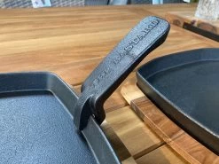 The Bastard Barbecue Grillplaat Sizzling Met Onderzetter Medium / Compact 33 X 22,8 X 4,2 Cm -The Bastard 8720168015853 5